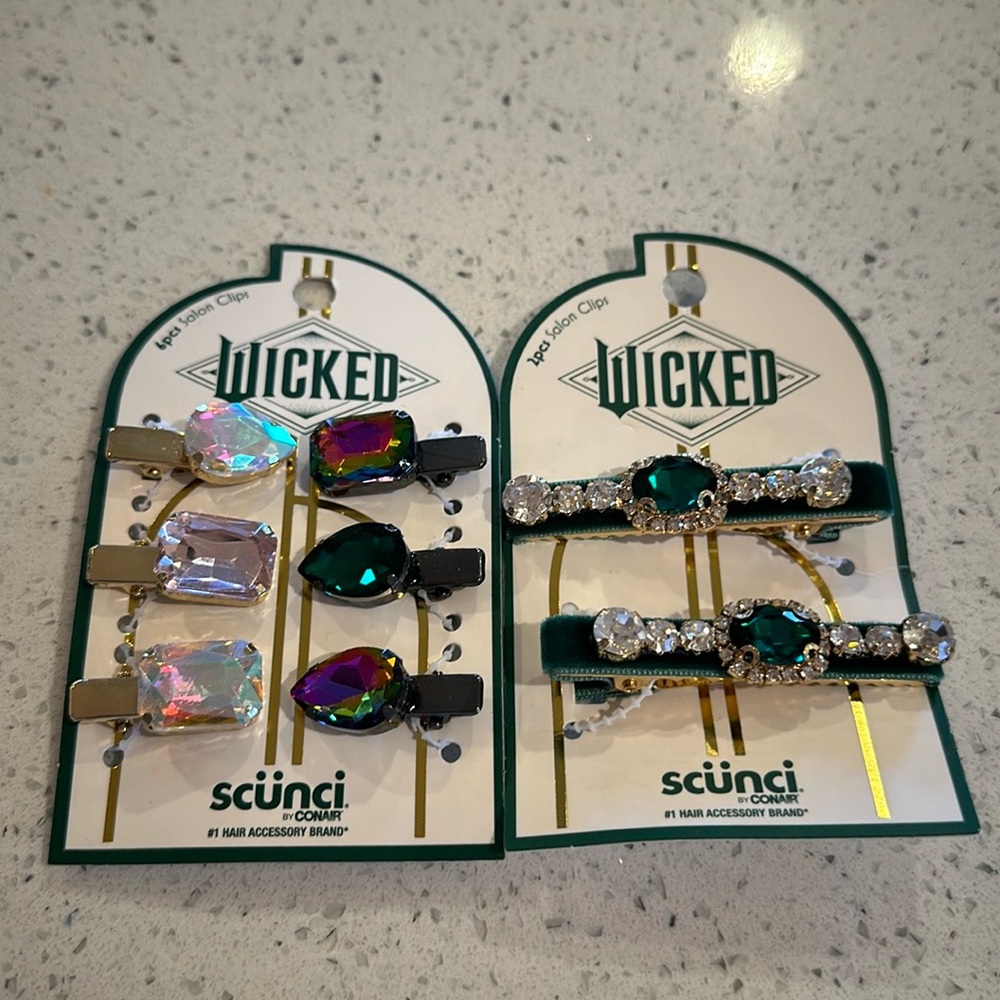Wicked hair clip Set -